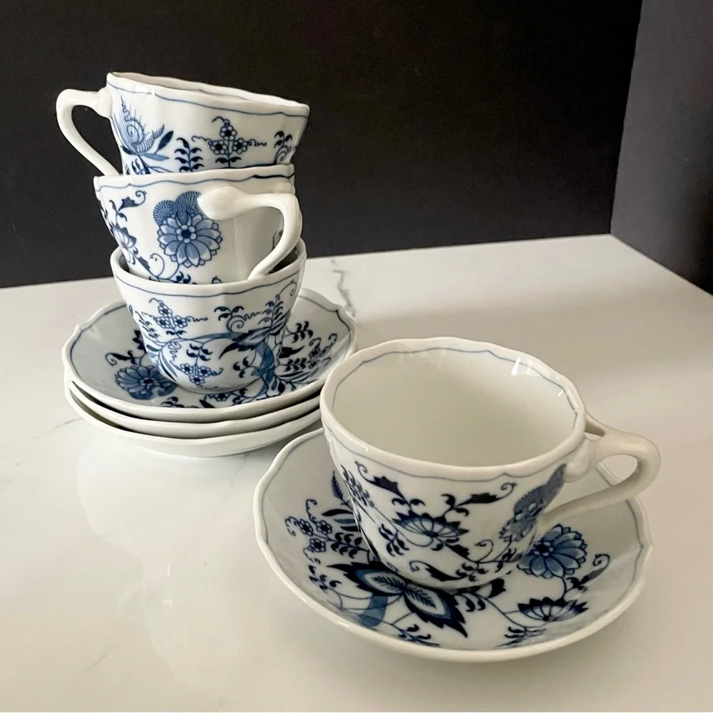 SET of 4 Cup & Saucers - Blue Onion Blue Danube